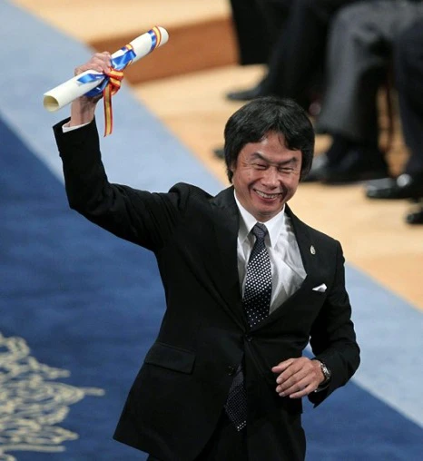 Miyamoto recebe o Príncipe de Astúrias por Comunicação e Humanas em 2012.