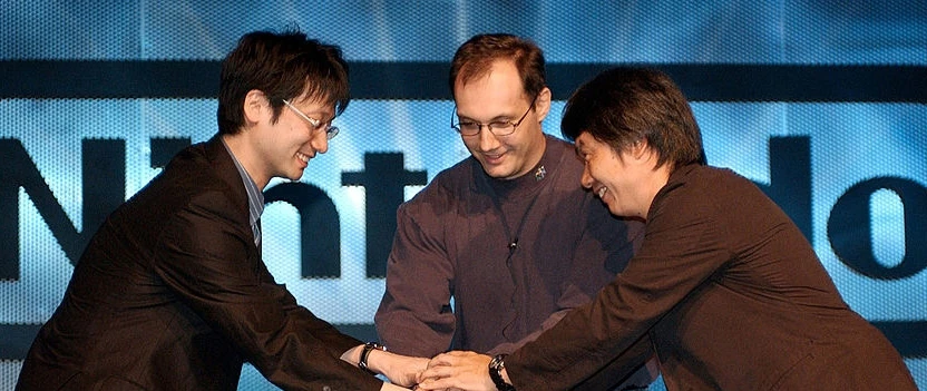 Kojima e Miyamoto na E3 2003 trabalharam juntos em Twin Snakes, para o GameCube.