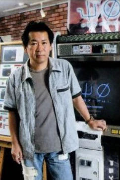 Yu Suzuki com o arcade Psi-Phy